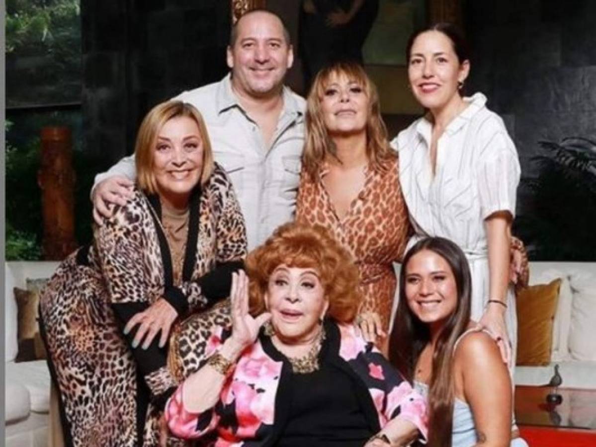 El desplante de Frida y Michelle Salas en el cumpleaños de su abuela Silvia Pinal