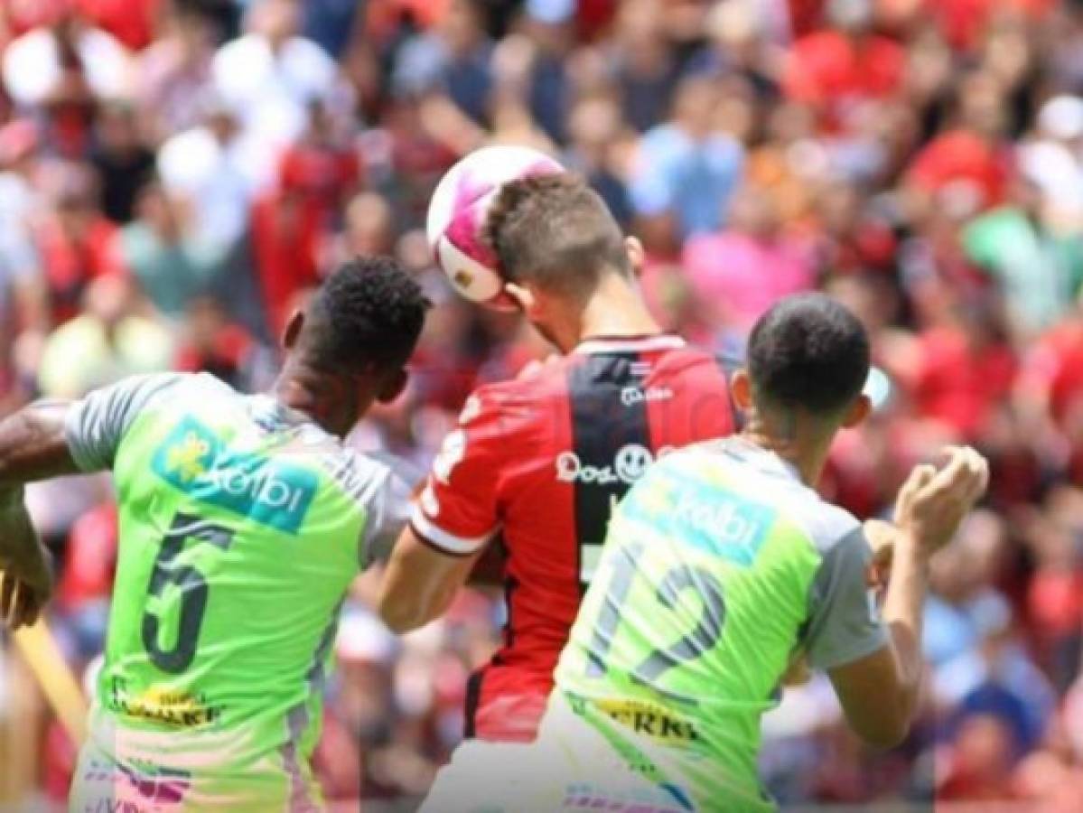 Alajuelense conserva el liderato con triunfo sobre la hora ante Limón