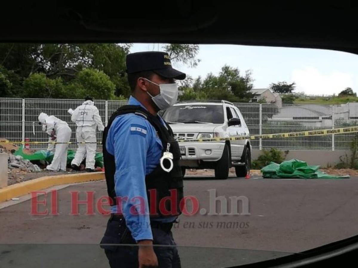 Según el registro en poder de EL HERALDO, este asesinato múltiple se covirtió en el número 32 en lo que va de la pandemia del coronavirus en Honduras. Foto: Estalin Irías/ EL HERALDO.