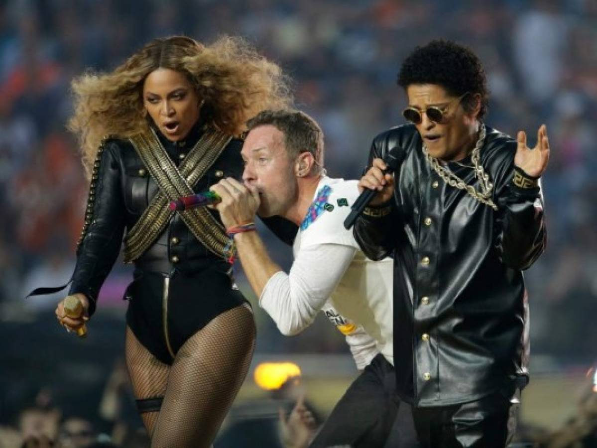 Coldplay se acompañó de Beyoncé y Bruno Mars en show de medio tiempo del SB 50
