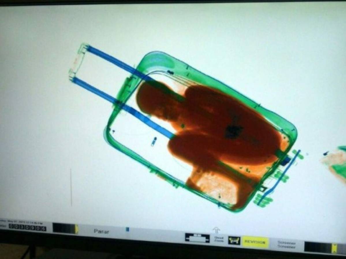 Mínima multa para el padre del 'niño de la maleta' en Ceuta