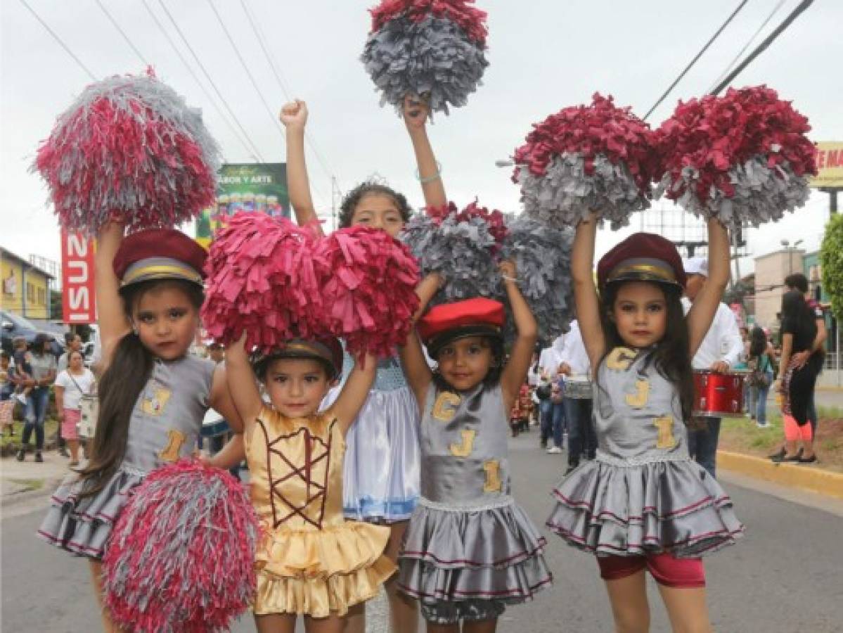 Pequeños resaltan los valores cívicos en desfile en la capital de Honduras