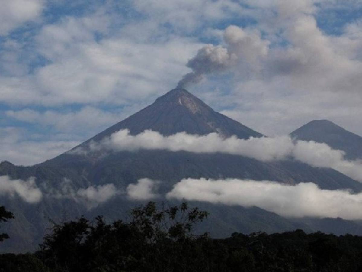 Alerta por actividad de tres volcanes en Guatemala