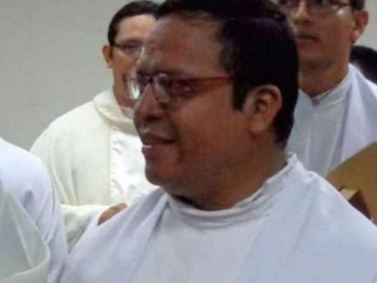 Conferencia Episcopal de El Salvador pide investigar asesinato de sacerdote
