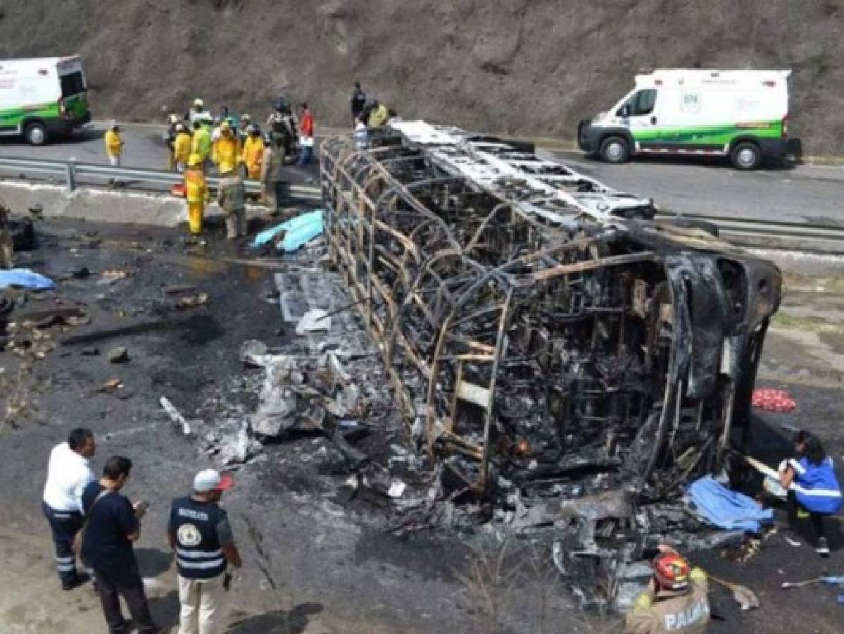 Accidente en carretera de México deja al menos ocho muertos