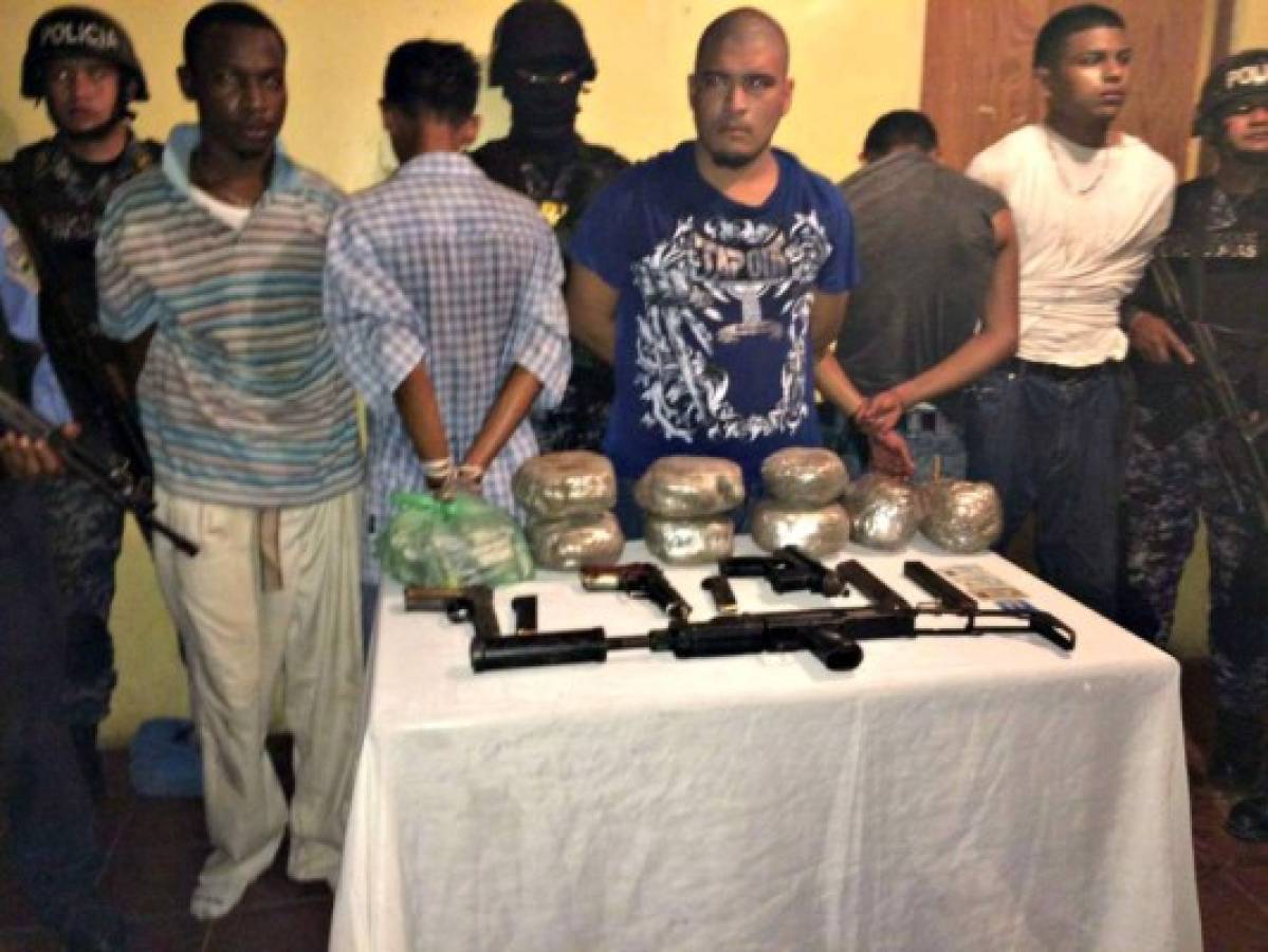 Detenidos cinco supuestos pandilleros en posesión de armas de grueso calibre