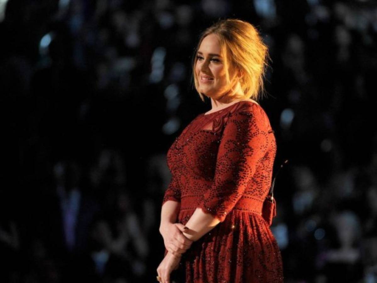 El incómodo momento de Adele en los Grammy 2016