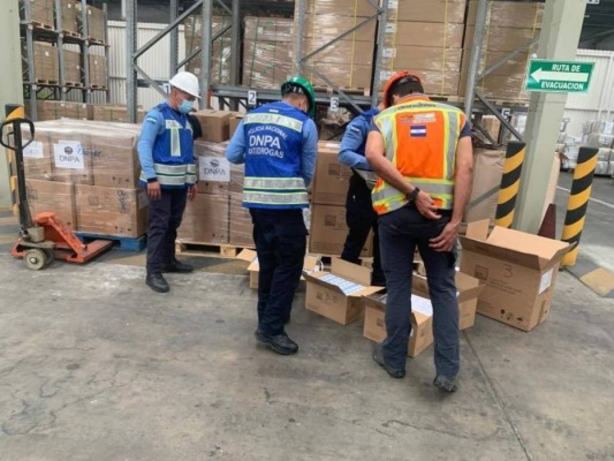 Decomisan 478 cajas con químicos para fabricación de drogas en Puerto Cortés