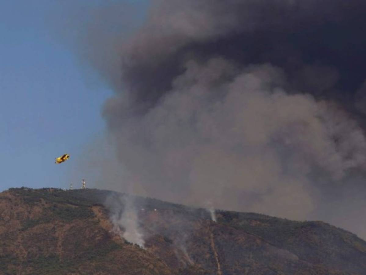 Refuerzan con soldados combate a incendio en España