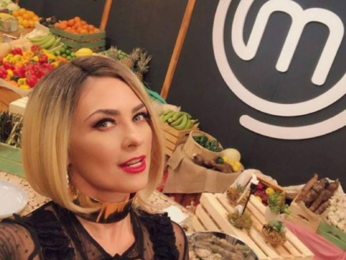 Transparente vestido y provocativo escote de Aracely Arámbula generan críticas