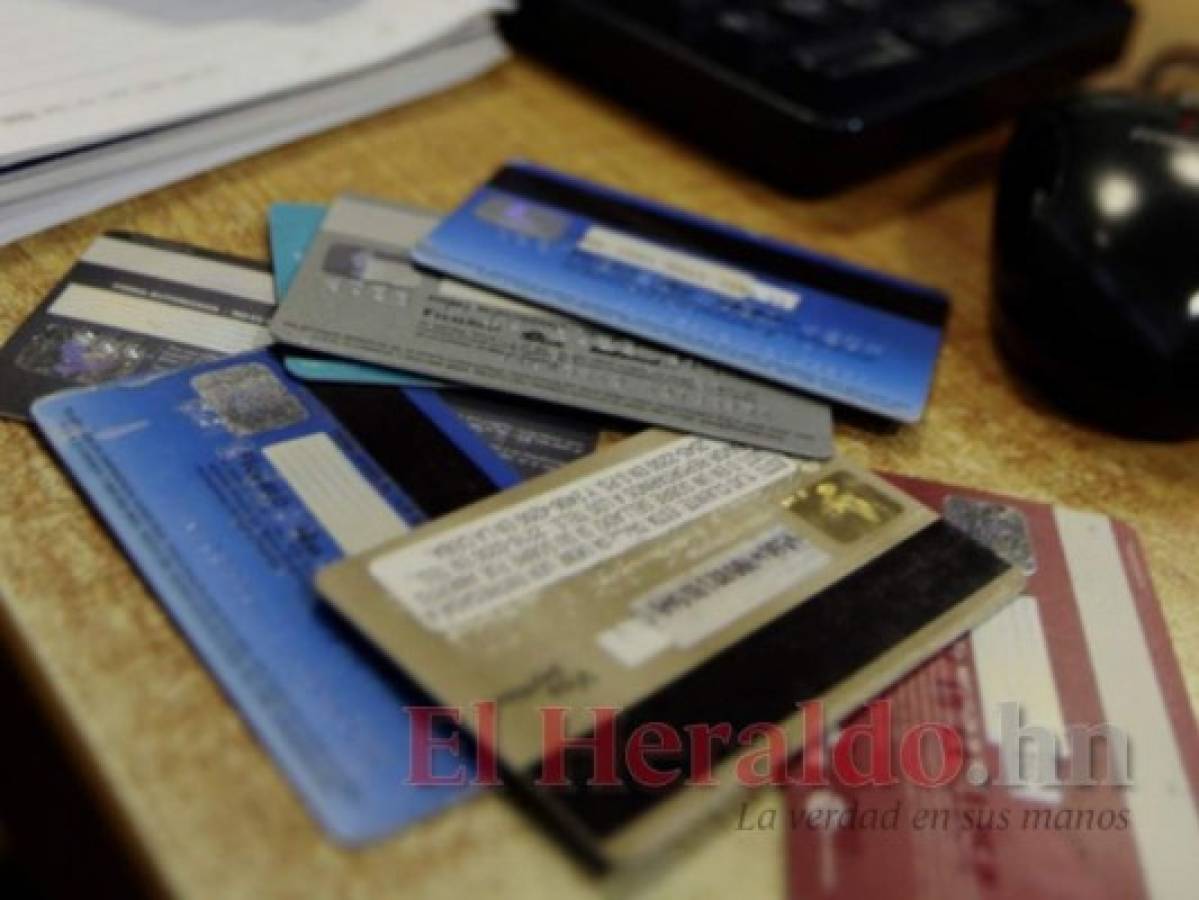 Tarjetas de crédito se redujeron en 8.2% con reformas a la ley