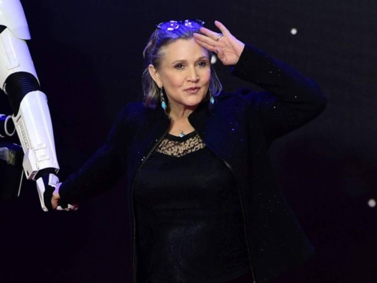 Hollywood reza por Carrie Fisher, Leia en Star Wars, que lucha por su vida