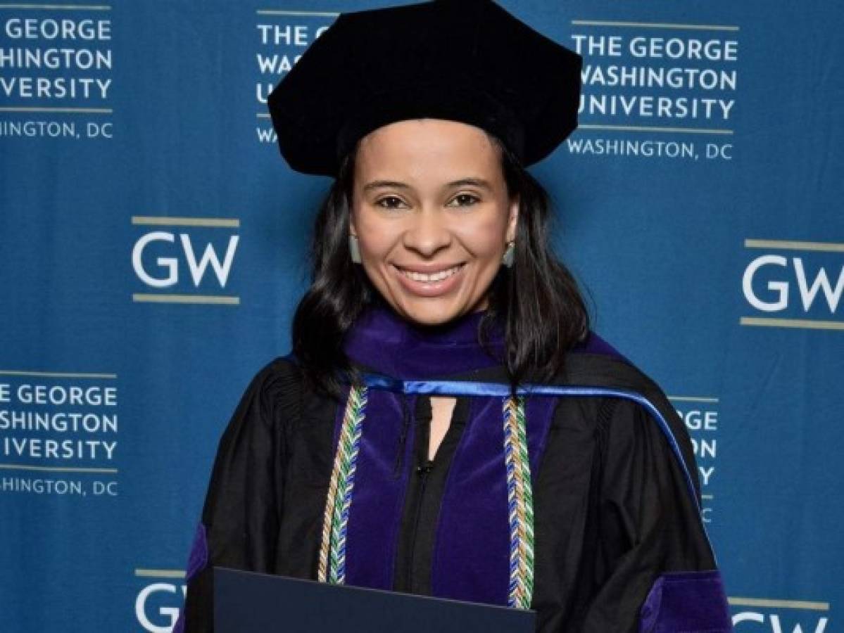 Hondureña obtiene un doctorado en la Facultad de Leyes de George Washington en Estados Unidos