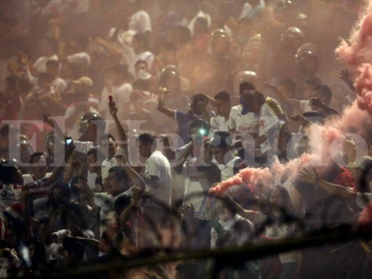 Barra que apoya a Olimpia burla los seis anillos de seguridad de la Policía