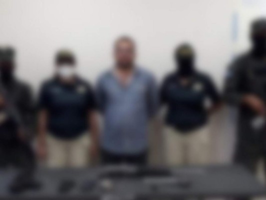 Colón: Capturan a hombre que escondía tres armas de fuego en su vehículo