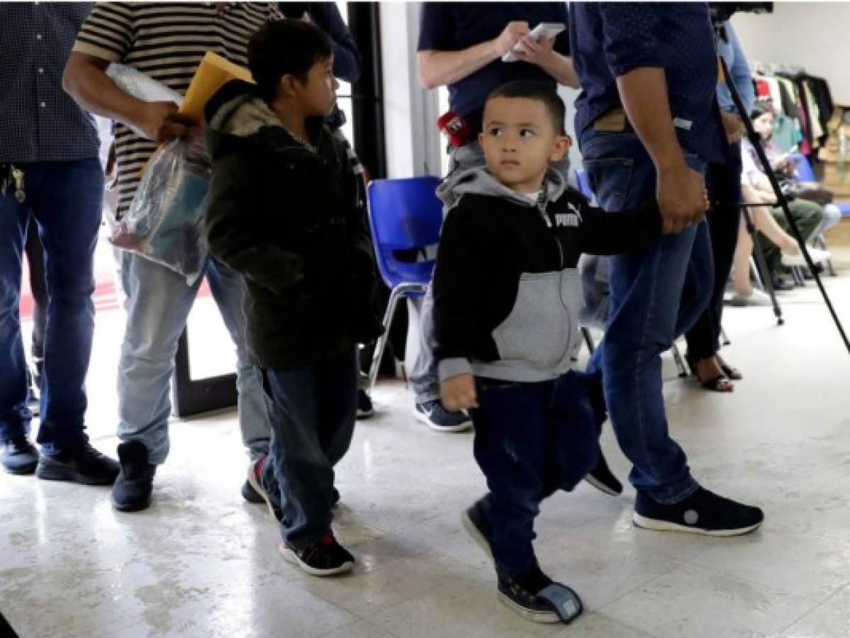 Juez de Estados Unidos extiende plazo para reunir familias indocumentadas separadas