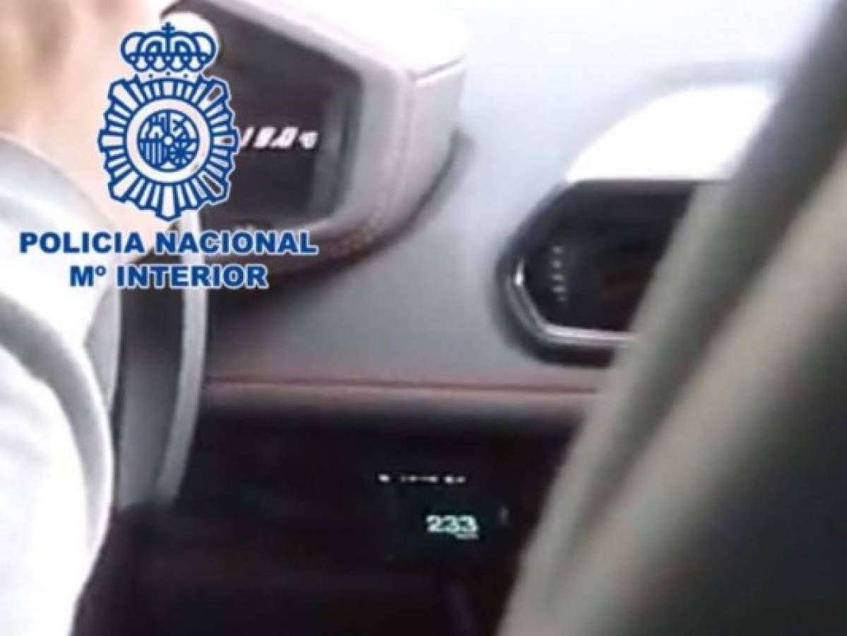 Detienen a youtuber que grababa video cuando conducía a alta velocidad