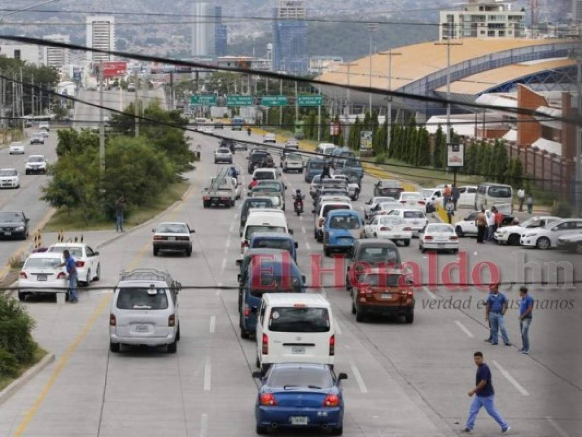 Los transportistas exigen una legalización del rubro para trabajar de manera regular. Foto: Alejandro Amador/ El Heraldo.