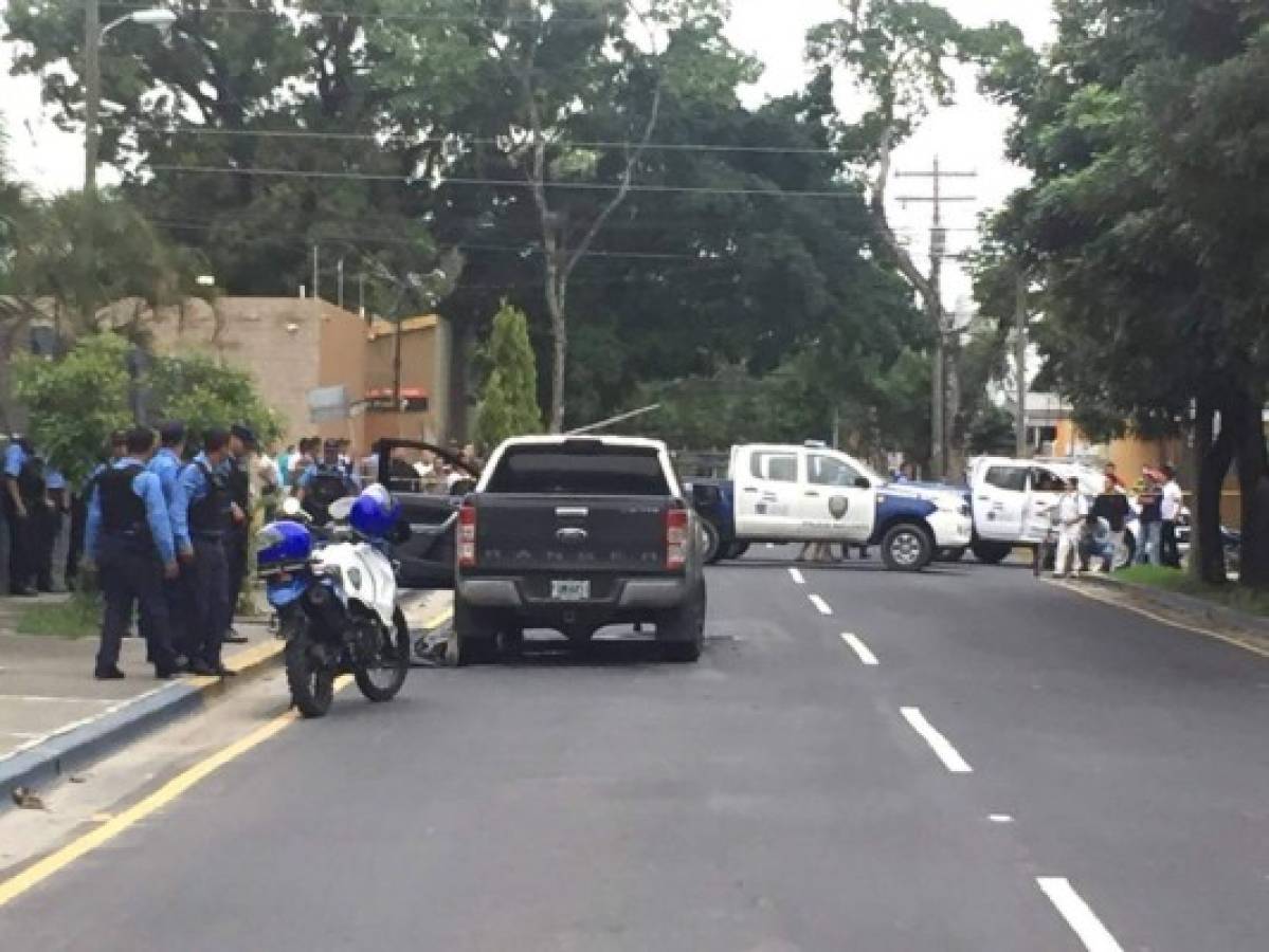 Los jóvenes se bajaron del vehículo para salvar sus vidas pero fueron acribillados fuera del automotor (Foto: El Heraldo Honduras/ Noticias de Honduras)