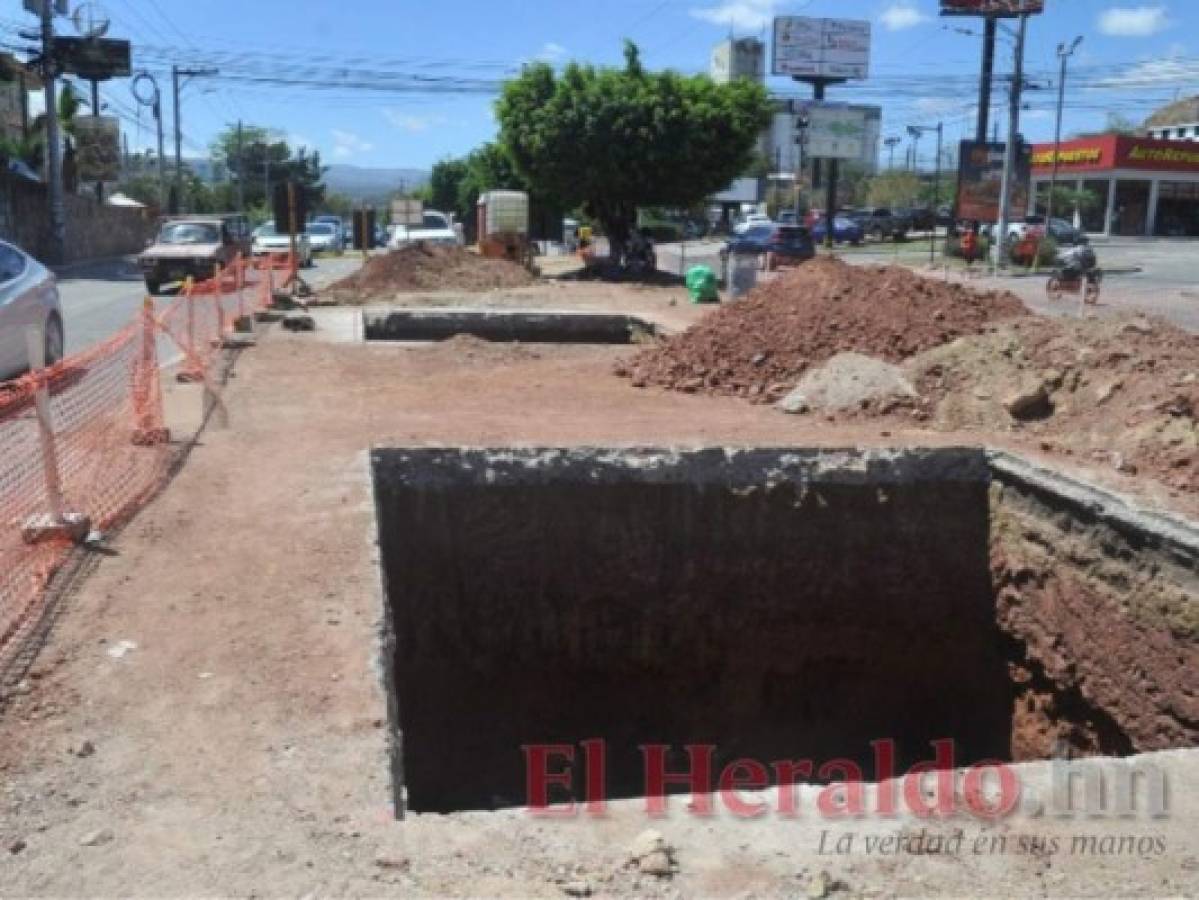 En la tercera entrada de la colonia Kennedy se construye un túnel que ya presenta avances en las obras. Foto: El Heraldo