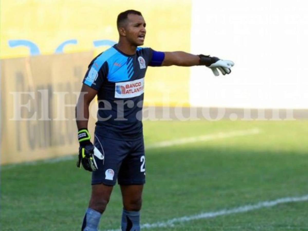 Donis Escober apareció con Olimpia para el duelo ante Social Sol... ¡Sin máscara!