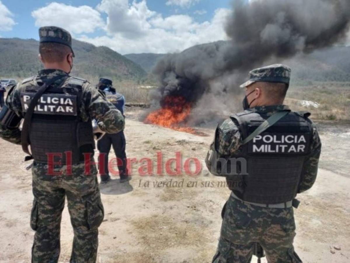 Policía Antidrogas incinera 386 kilos de cocaína en Tegucigalpa