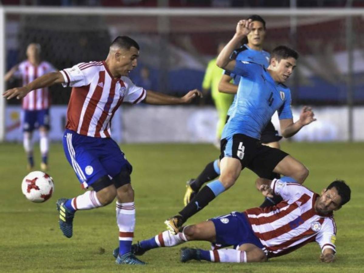 Uruguay vence a Paraguay de visita 2-1 y da un paso gigante a Rusia-2018