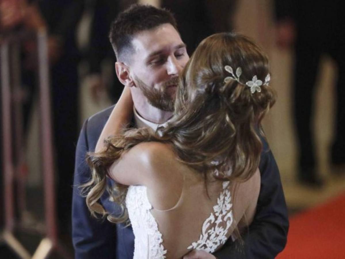¿Quién agarró el ramo en la boda de Messi y Antonella?