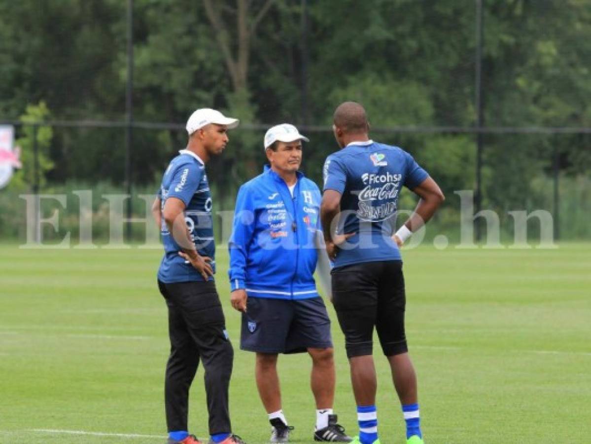 Jorge Luis Pinto junto a Donis Escober y 'Buba' López en la Copa Oro. (Fotos: Ronal Aceituno / Grupo Opsa)