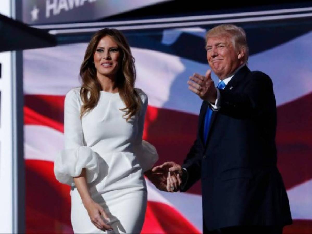 Critican a Melania Trump por abuso de Photoshop en retrato oficial como primera dama