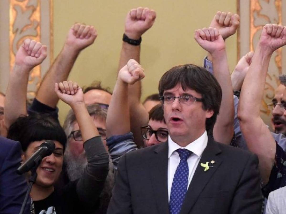 Juez retira órdenes de detención a Carles Puigdemont y otros exdirigentes de Cataluña