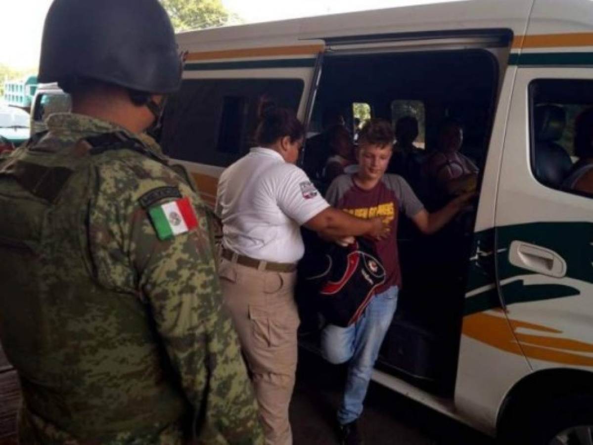 Hallan a 61 migrantes hondureños dentro de una casa en México