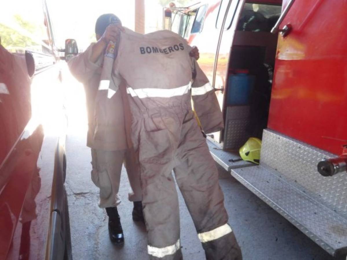 Equipo de protección en ‘pedazos’ pone en riesgo vidas de bomberos