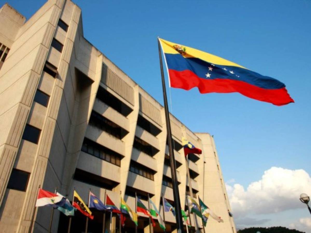 Corte venezolana descarta que Parlamento pueda destituir a sus jueces
