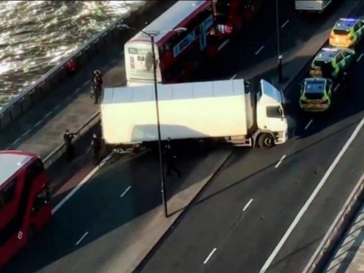 Policía abate a sospechoso de ataque terrorista en puente de Londres