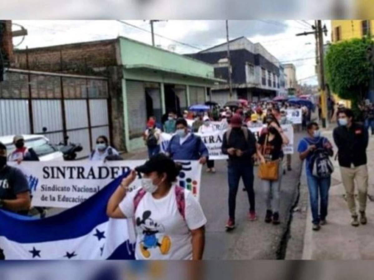 Honduras: Maestros Proheco exigen nivelación salarial y permanencia laboral