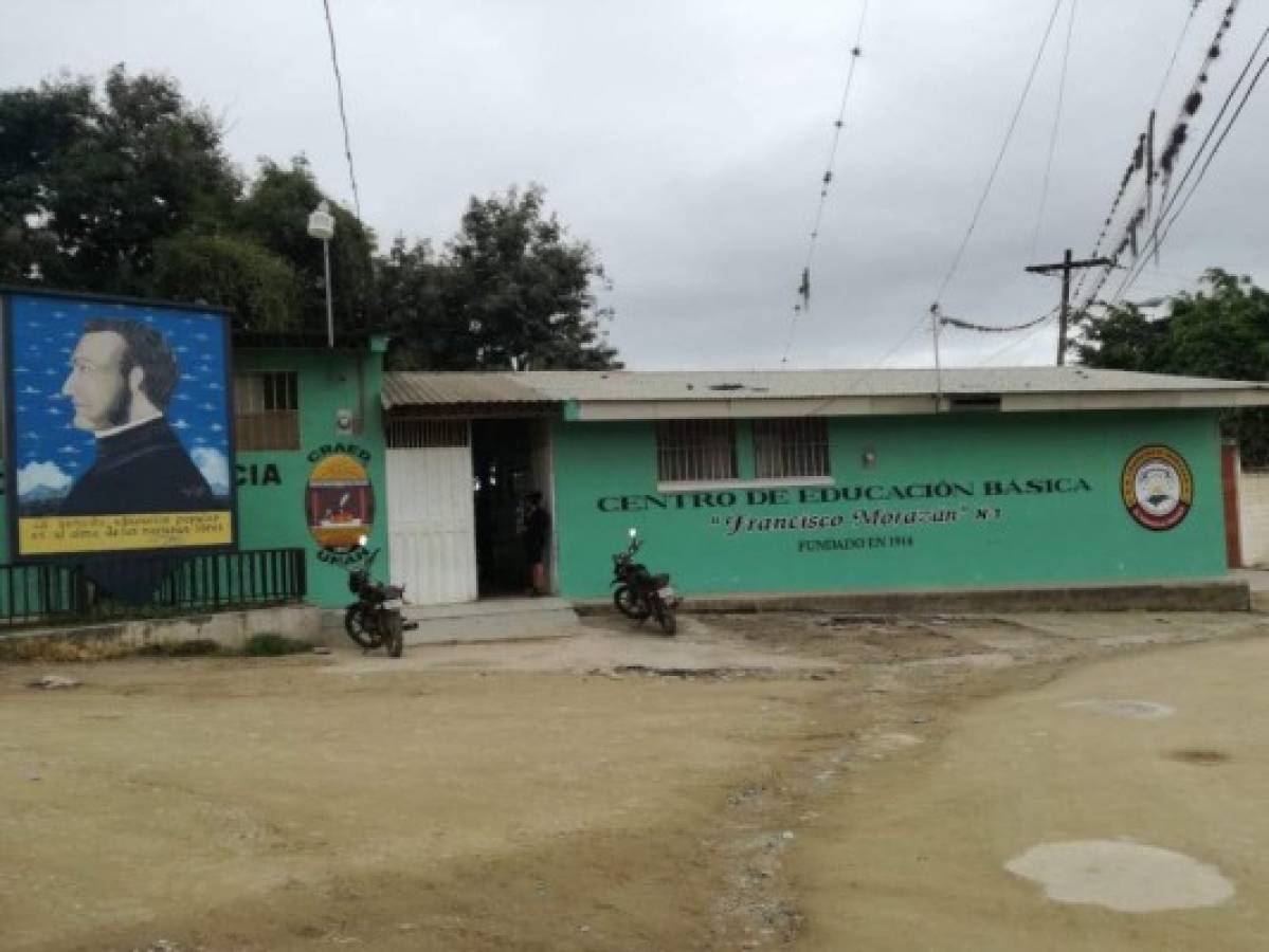 Lluvia de peces causa fascinación en centro educativo de El Paraíso