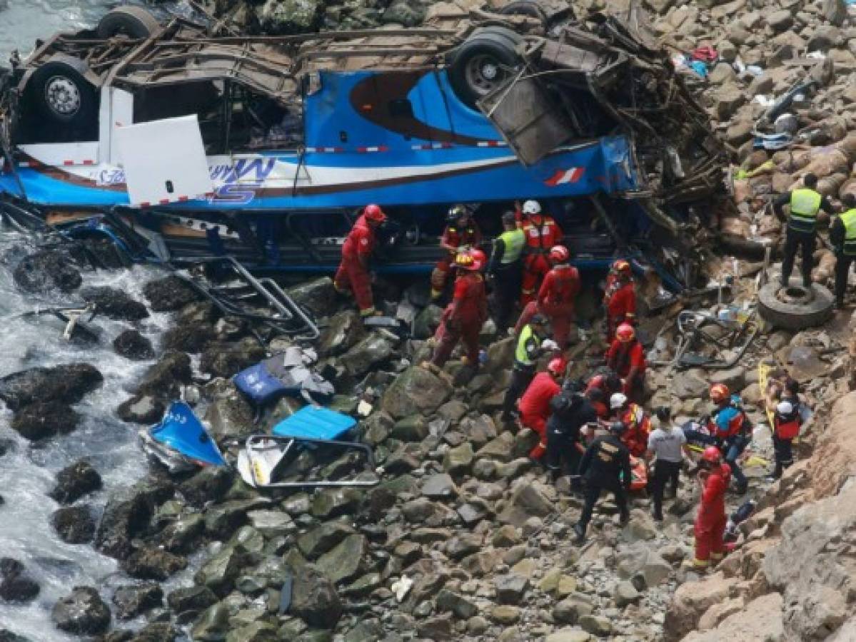 Accidente de autobús en Perú deja al menos 25 muertos