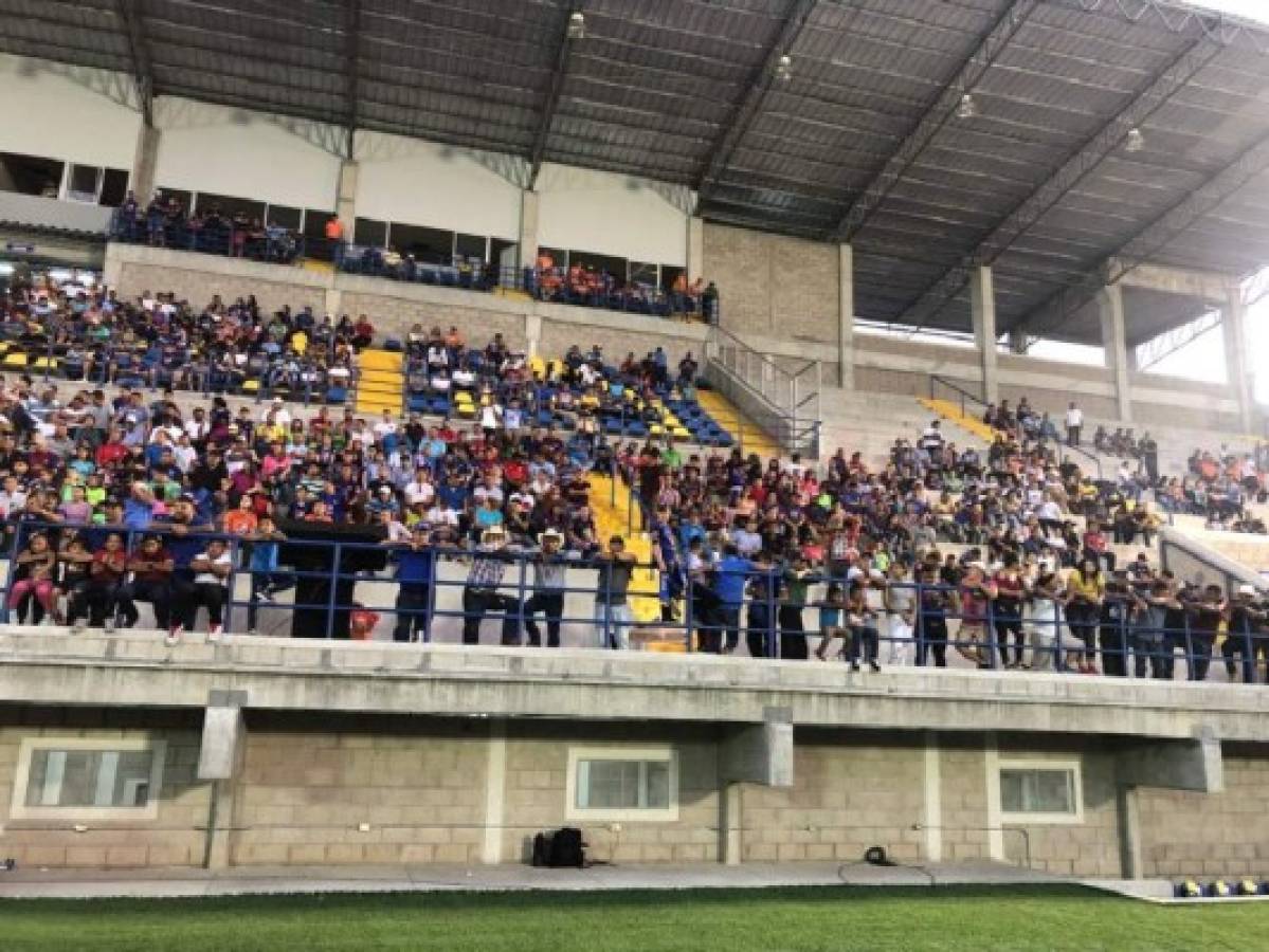 La afición de Choluteca dijo 'presente' para ver el duelo Lobos UPNFM vs Motagua. (Fotos: Ronal Aceituno / EL HERALDO)