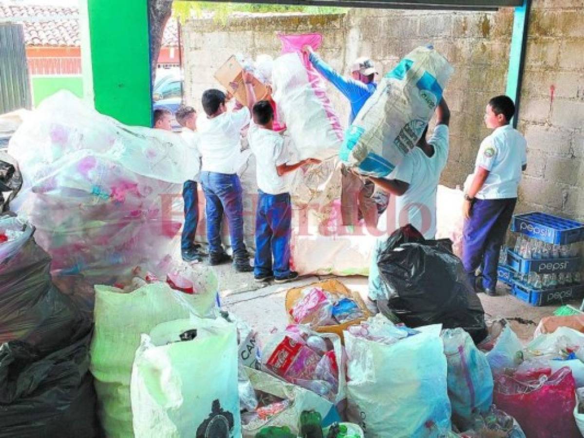 Cinco centros educativos logran ingresos con venta de productos reciclados