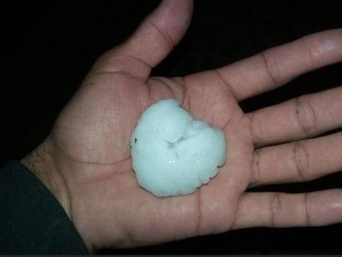 Texas: Enormes granizos causan daños por millones de dólares