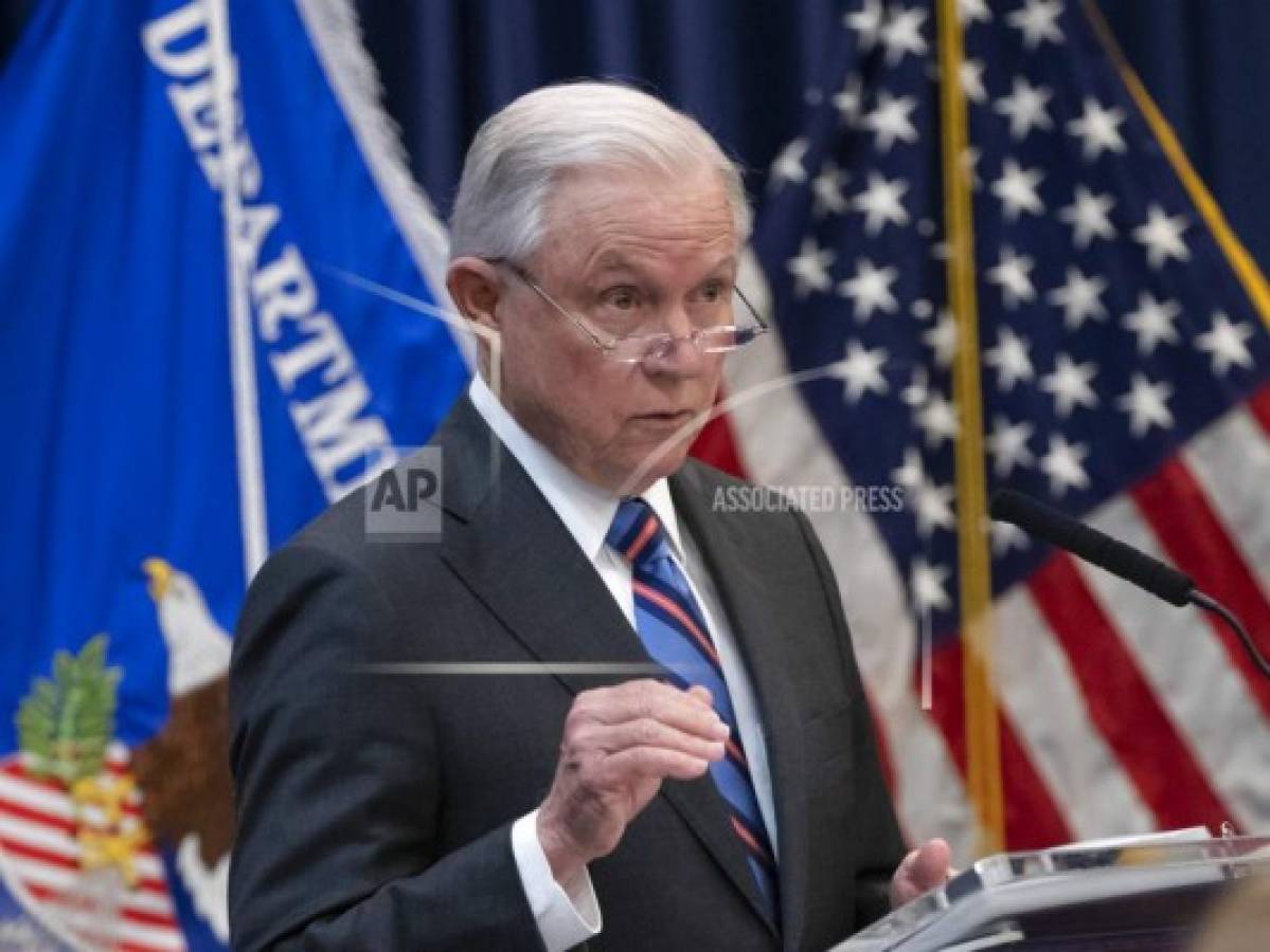 Jeff Sessions pide eficiencia a jueces de inmigración en Estados Unidos