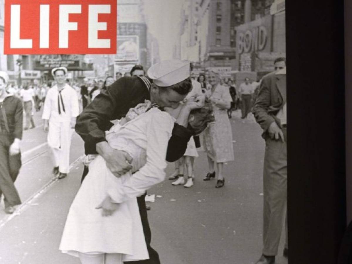 Muere a los 95 años el marinero de la icónica foto del beso en Nueva York