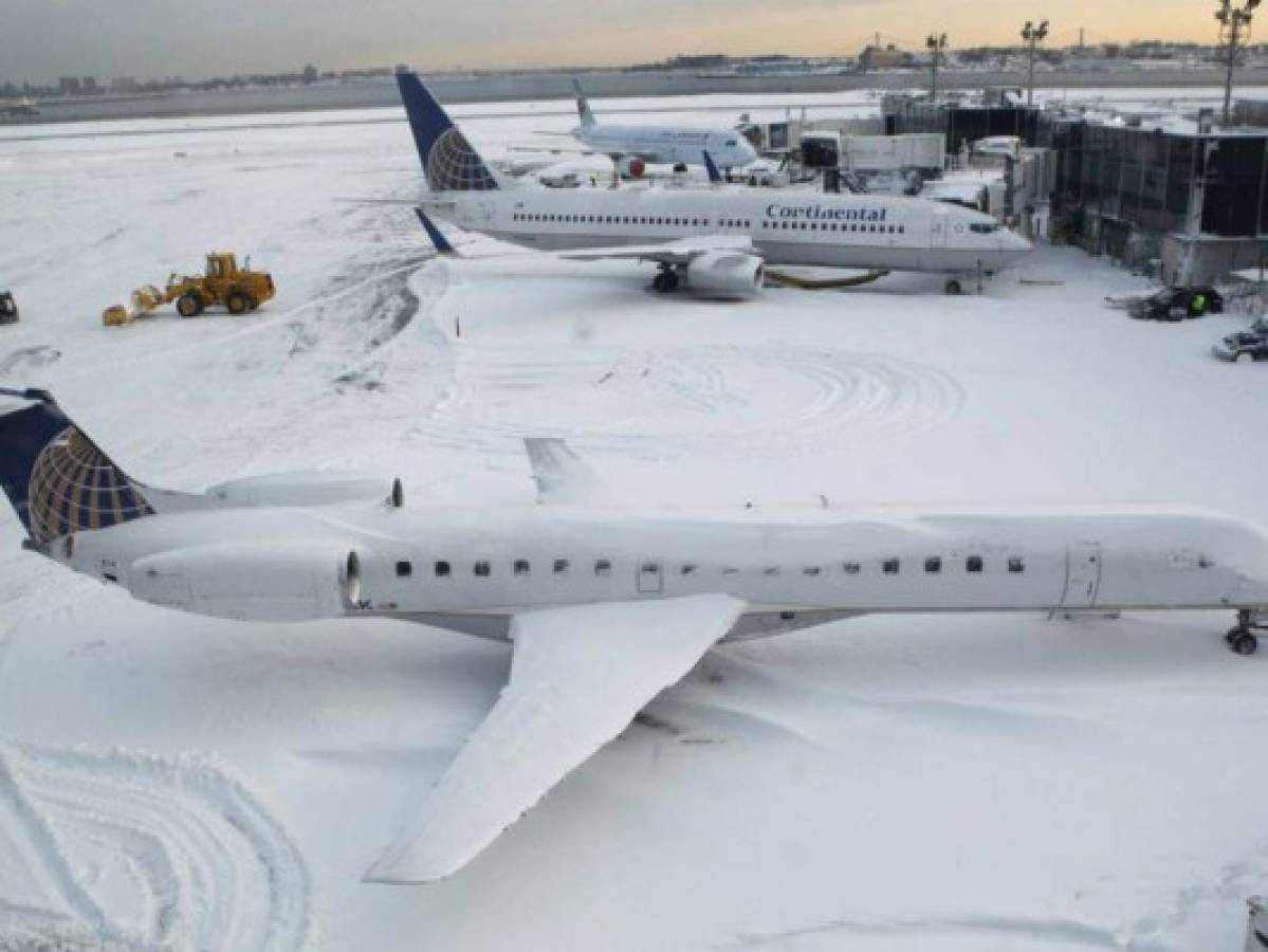 Nueva tormenta de nieve causa anulación de más de 2.000 vuelos en Nueva York