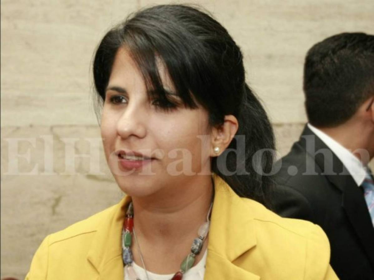 Fatima Mena exige la no intervención del TSE en asuntos del Pac