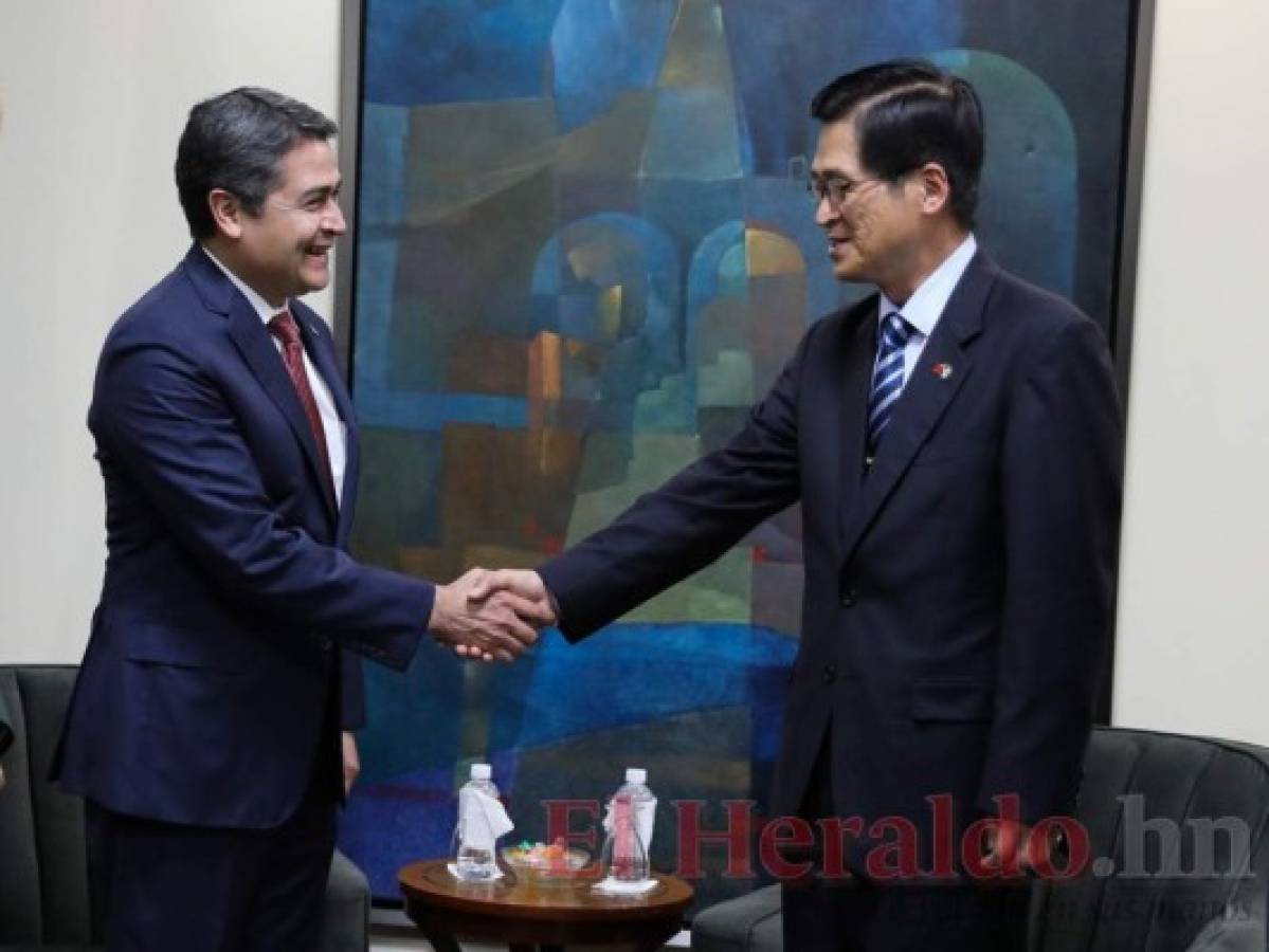 Juan Orlando Hernández se reúne con ministro de Defensa de Taiwán