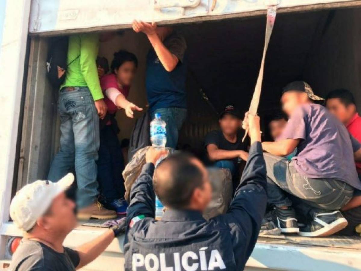 Masivo rescate de hondureños que eran transportados en tráiler hacia Estados Unidos