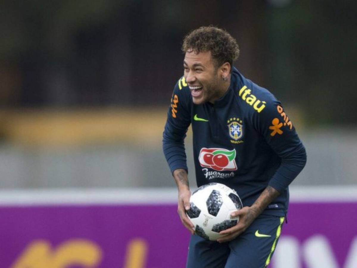 Regreso de Neymar al PSG pone a prueba al técnico Tuchel