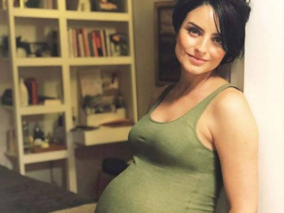 Aislinn Derbez confiesa dónde fue concebido su bebé