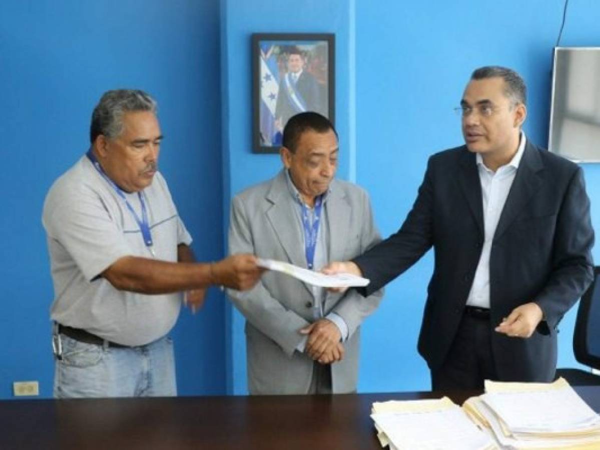Instituto Hondureño de Transporte Terrestre entregó primeras tarjetas inteligentes